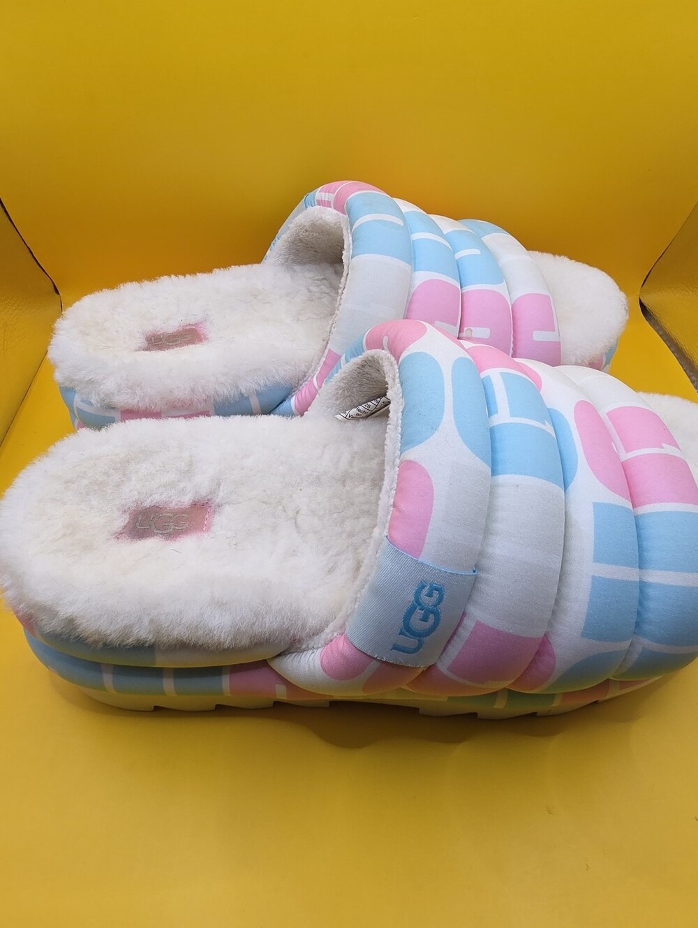 UGG Women's 9 Maxi Pride Platform Slides Pink Blue - Picture 2 of 6